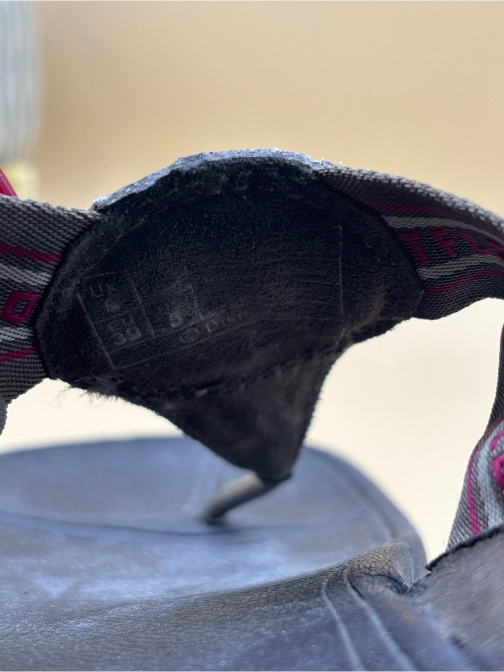 FitFlop X Disney Mickey Mouse toe-post sandals - Picture 5 of 5